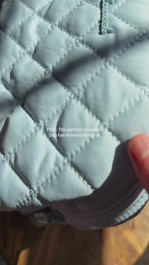 Aphrodite ( 2 PCs Make up bag) By lovevook ✨🩷