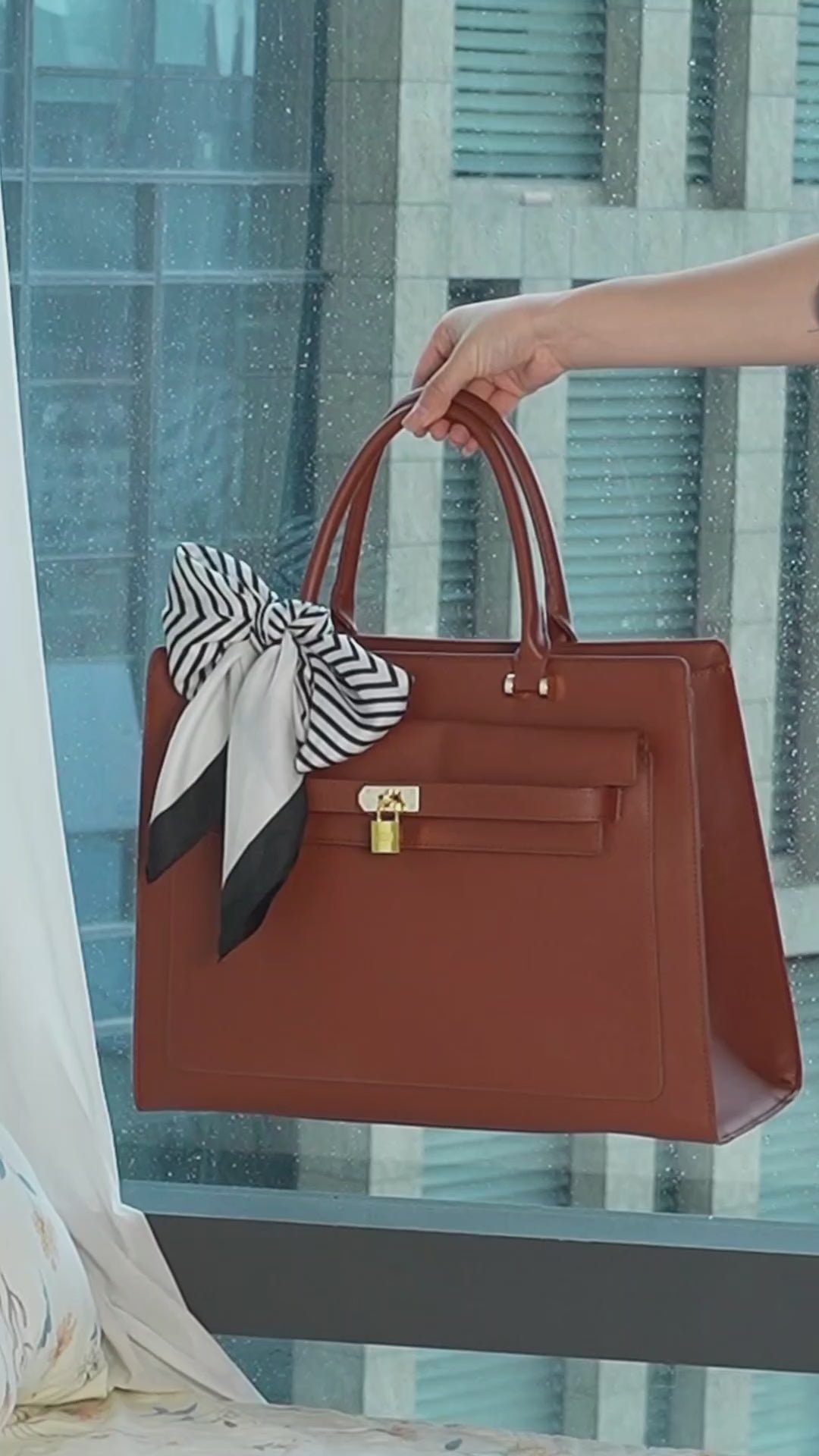 Victoria ( Édition 2026) 15.6 inch